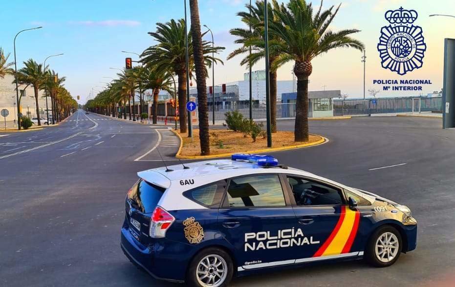 Un coche patrulla en una operación policial en Huelva