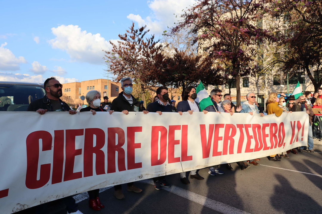 Manifestación por el cierre vertedero de Nerva celebrada ante el Parlamento Andaluz 