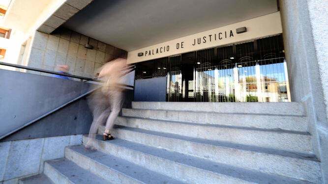 Escalinata-Palacio-Justicia-Huelva