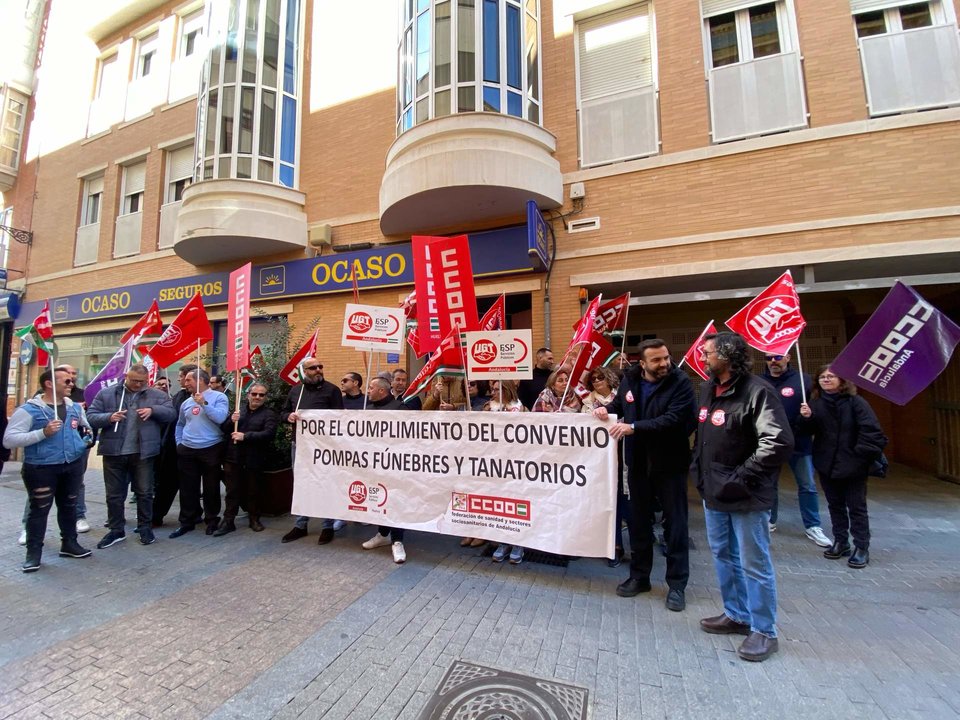 Protesta de los sindicatos del sector de Pompas Fúnebres