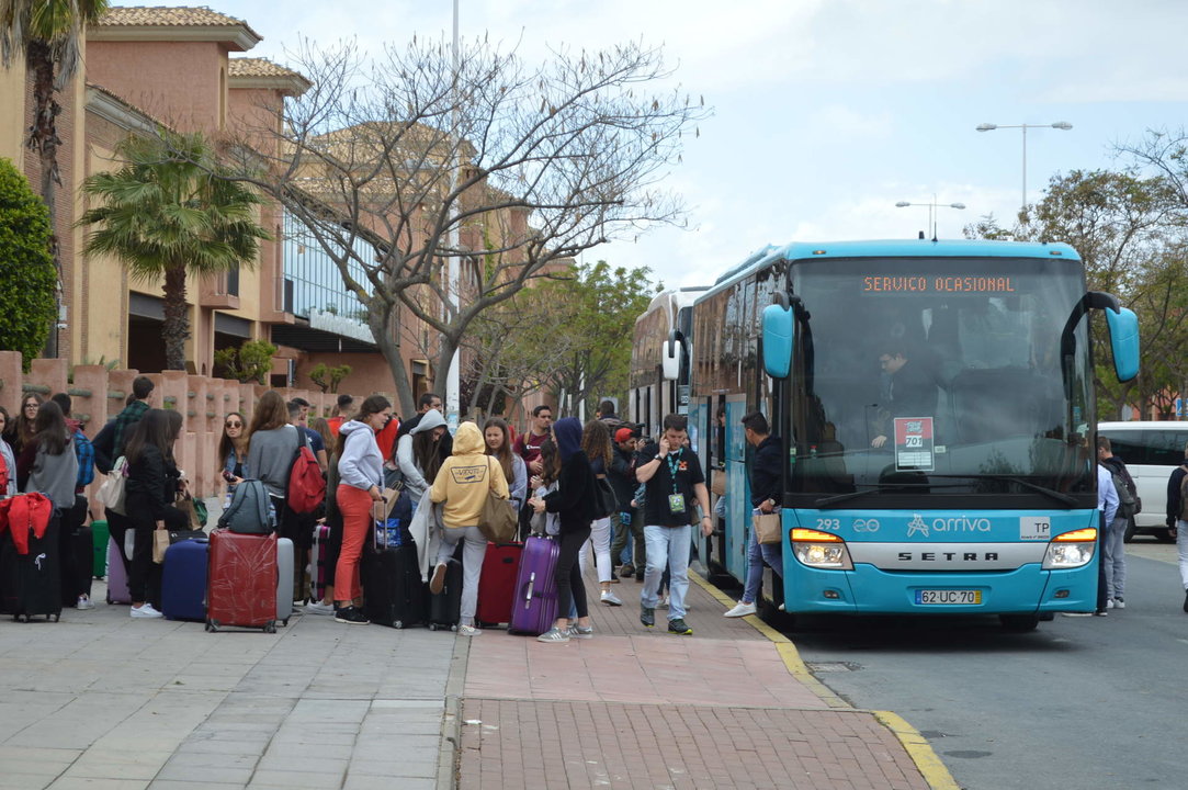 Llegada de estudiantes portugueses a Punta Umbría en ediciones pasadas
