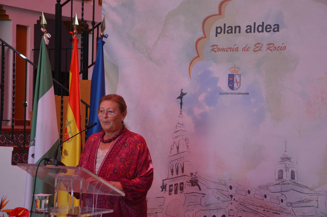 La alcaldesa de Almonte presenta el Plan Aldea