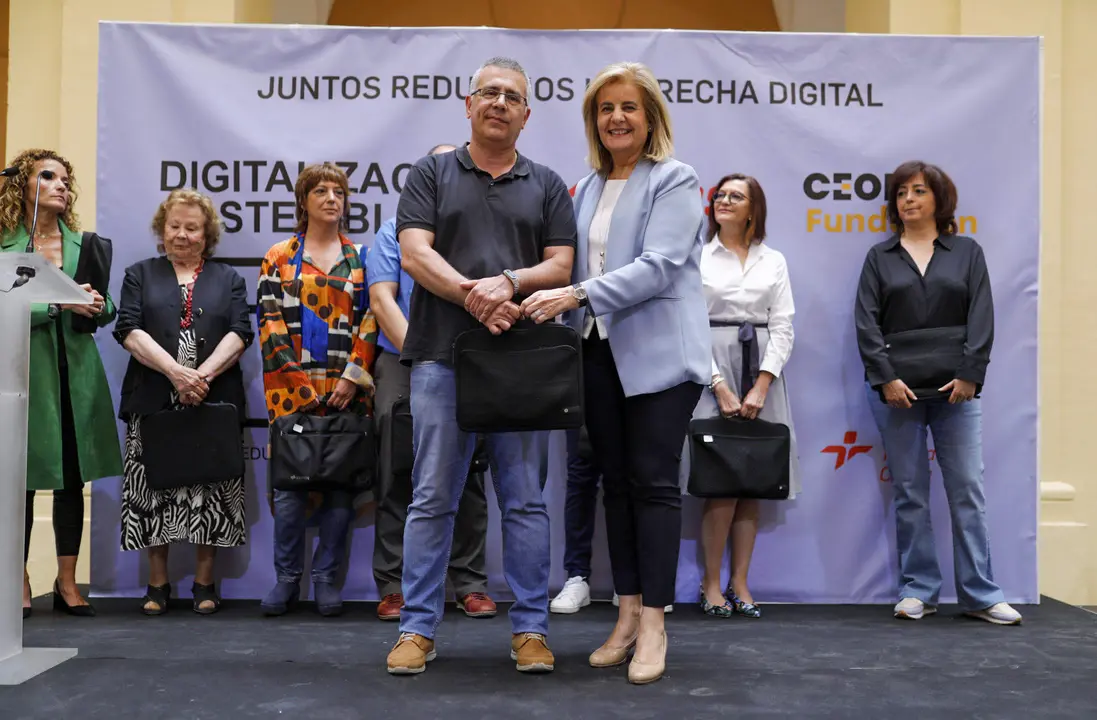 Fátima Báñez, en el acto de entrega de equipos