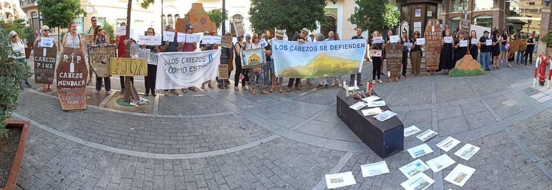 Protesta contra la desaparición y abandono de los cabezos de Huelva Te Mira