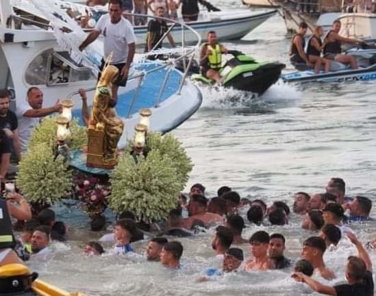 La imagen de la Virgen del Mar tras ser rescatada del agua