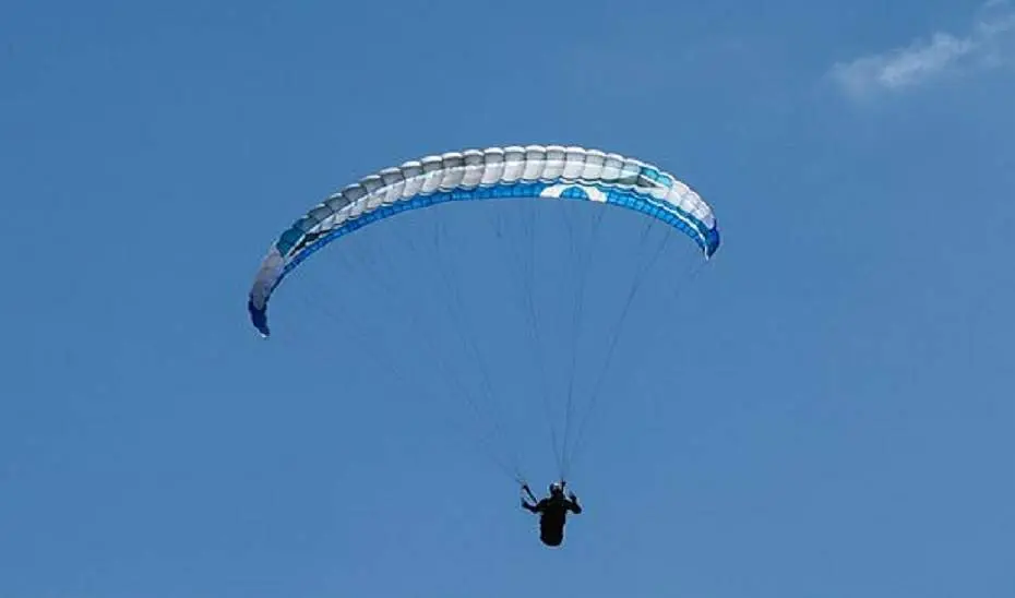 Parapentista en la zona
