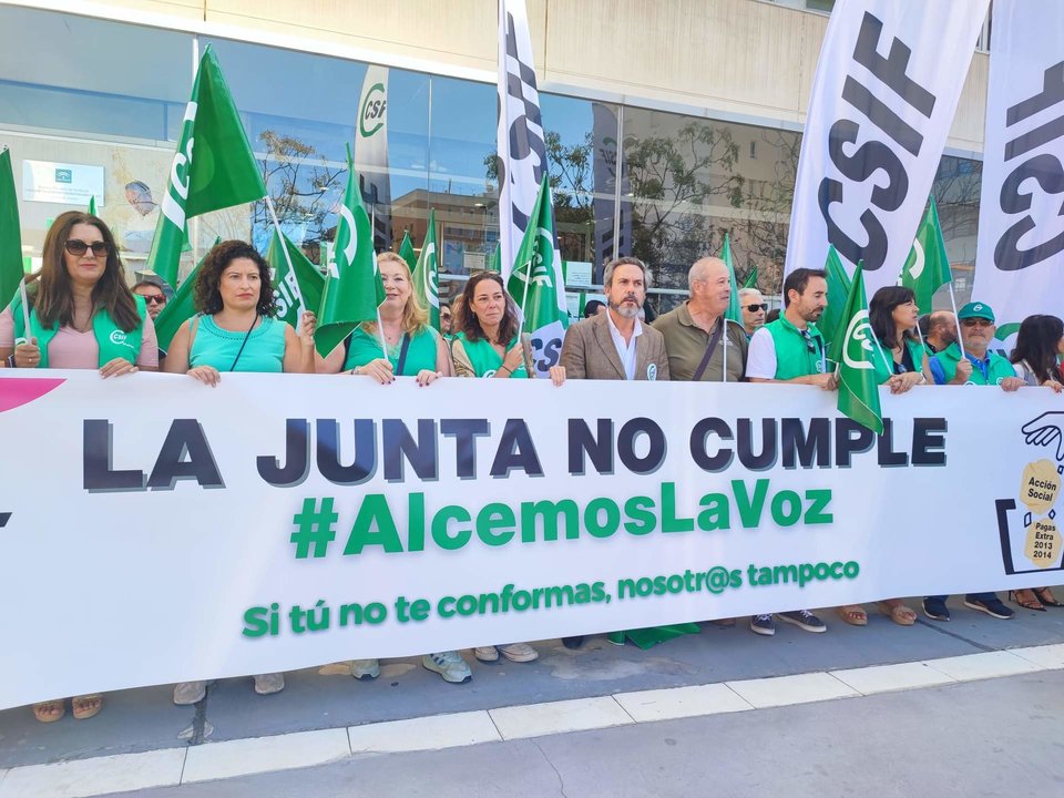 Protesta sindical de CSIF en Huelva ante la Junta
