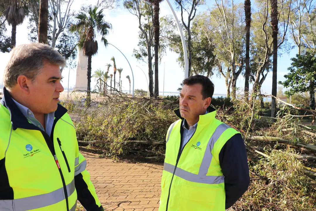 Visita del presidente del Puerto a la zona afectada temporal