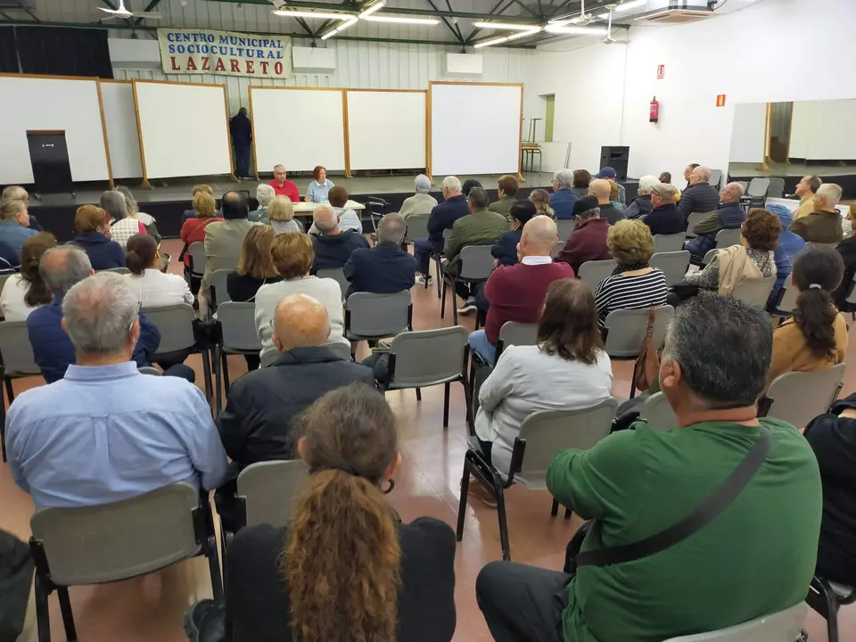 Vecinos de El Higueral en asamblea celebrada recientemente