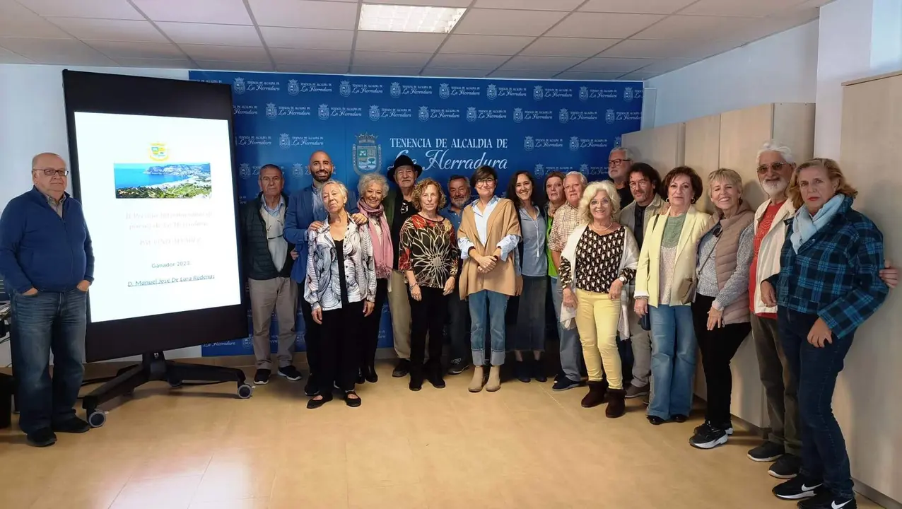 JURADO Y CLUB DE LECTURA JUNTO AL TENIENTE DE ALALDE DE LA HERRADURA  23