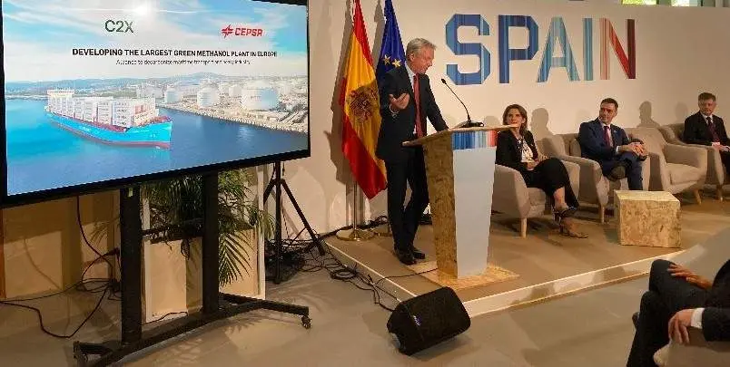 Cepsa y C2X suman fuerzas para desarrollar la mayor planta de metanol verde de Europa