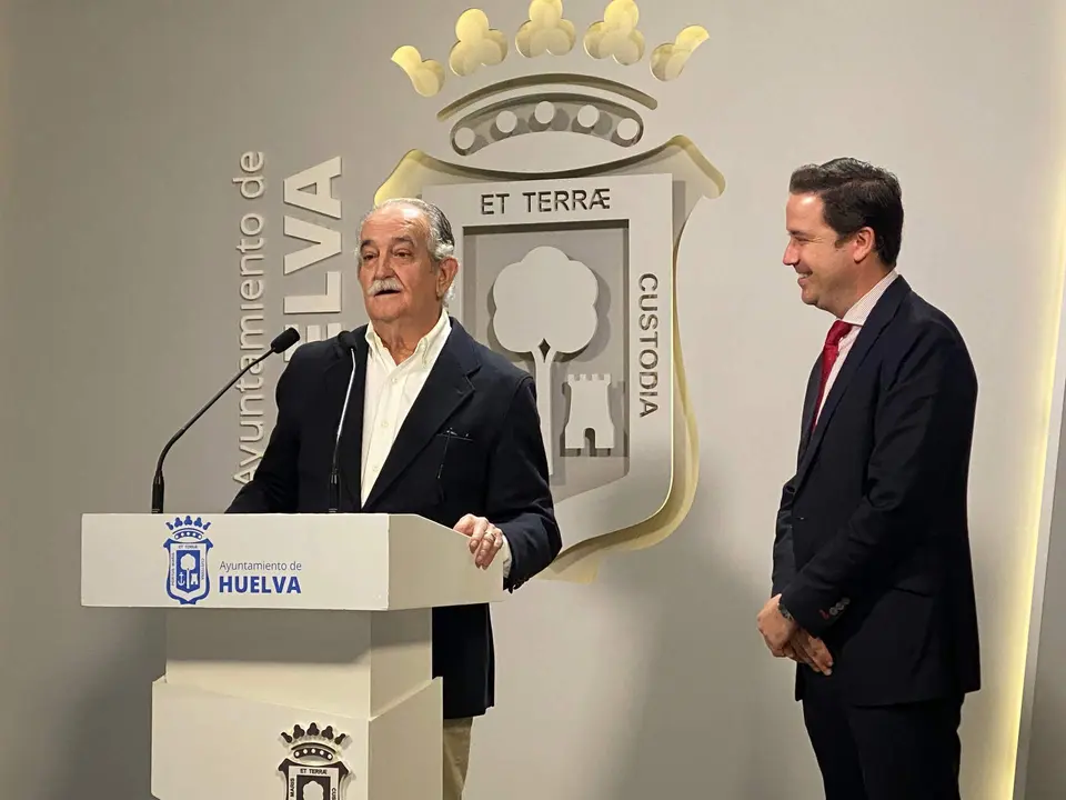 Manolo Correa, junto al concejal Nacho Molina