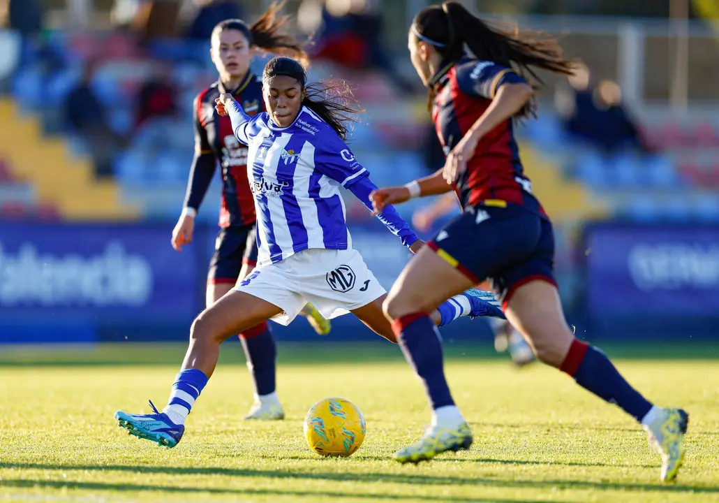 Rayderlin Carrasco durante el Levante-Sporting.