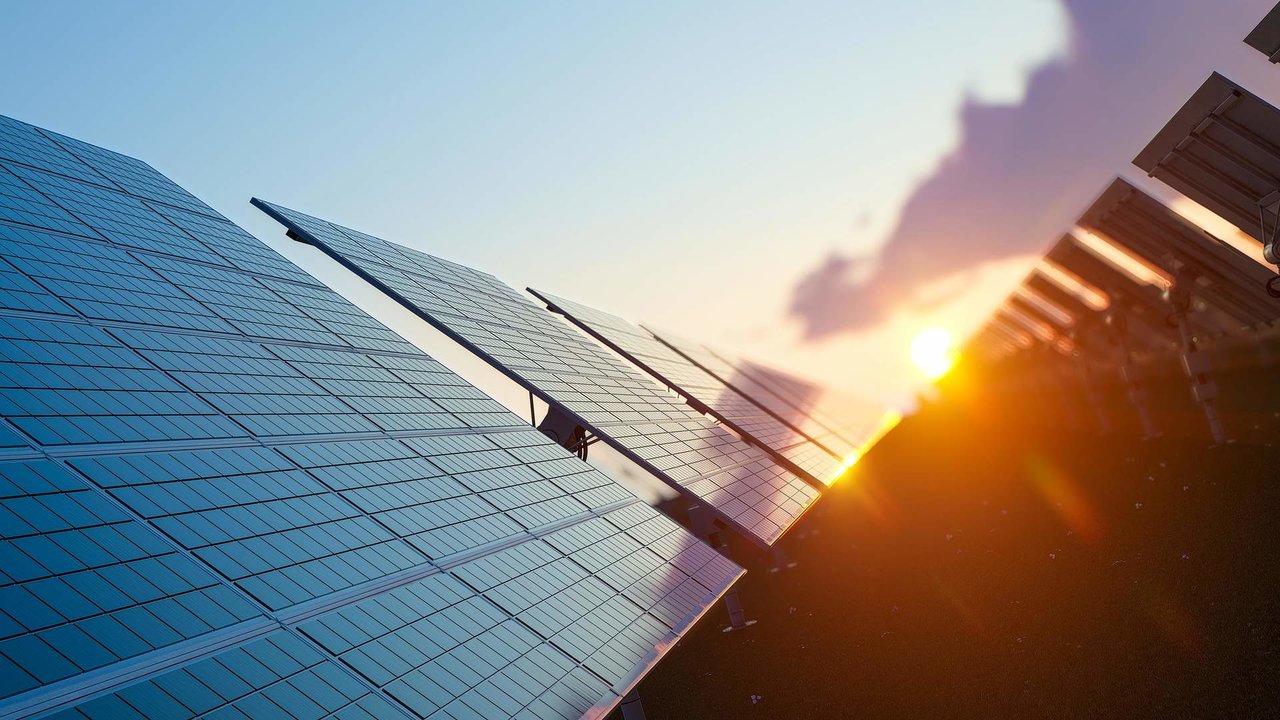 El BEI y Cepsa firman un préstamo de €80 millones para proyectos solares fotovoltaicos en España