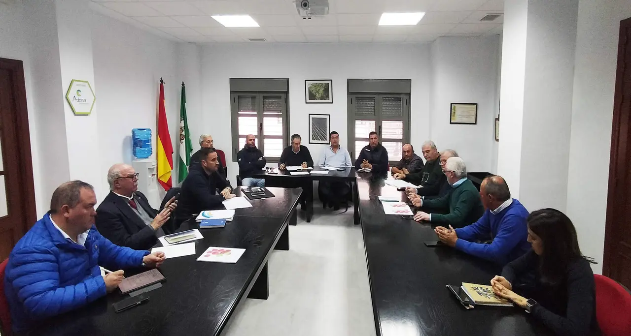 Reunión para analizar los recortes de agua para el regadío