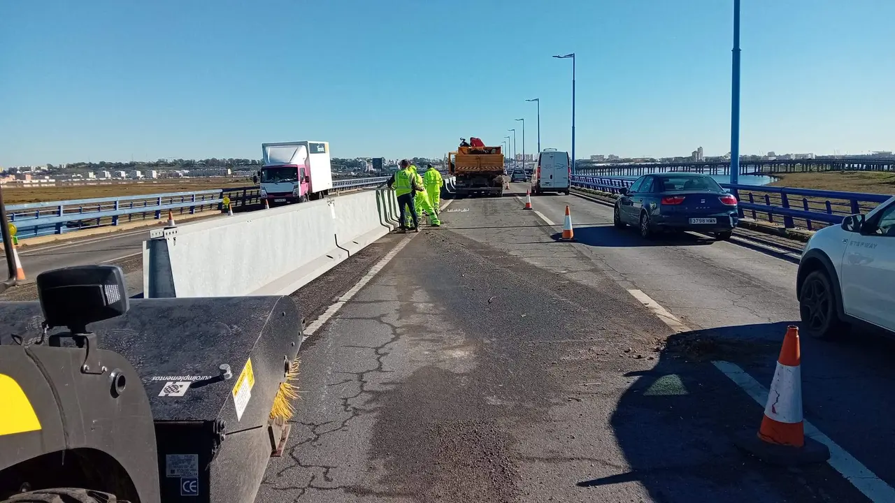 Trabajos en el puente del Odiel