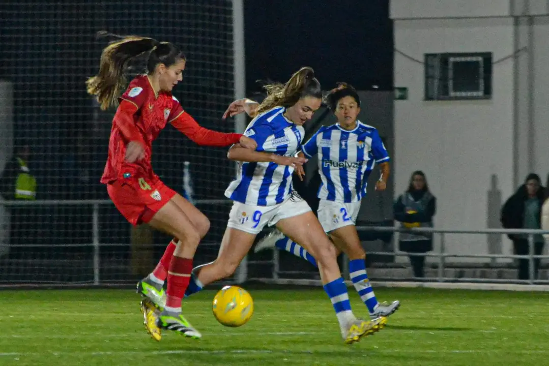 Lance del partido entre el Sporting de Huelva y el Sevilla.