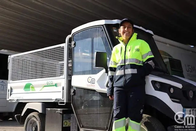 Uma das novas viaturas e o novo fardamento