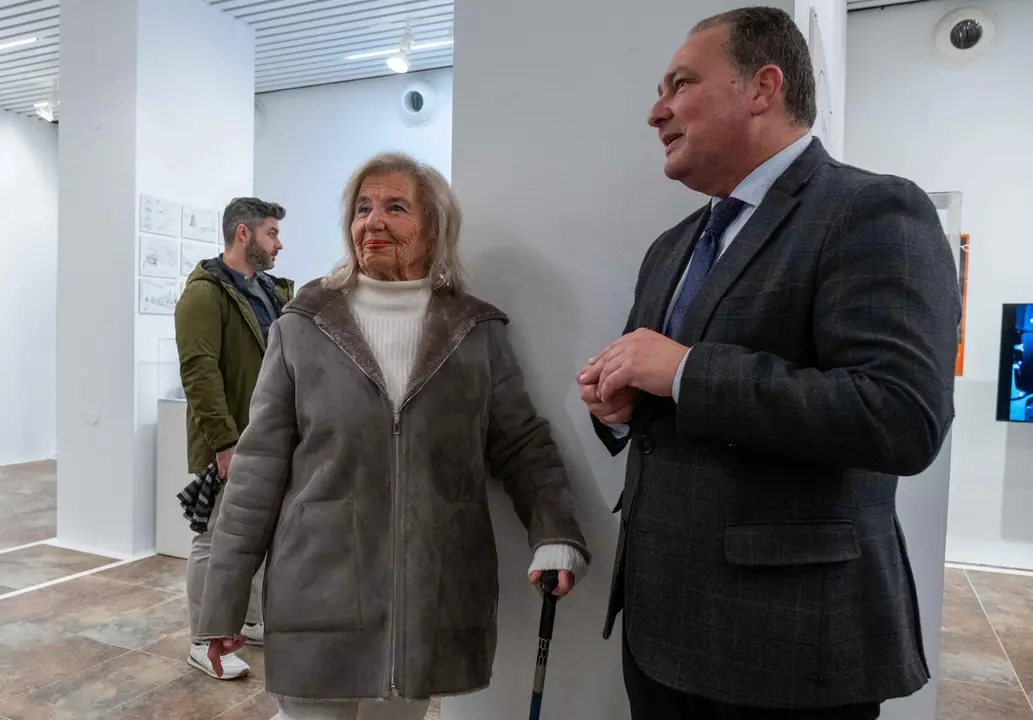 David Toscano, en la inauguración junto a la familia