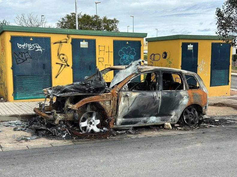 Un vehículo quemado en Ayamonte