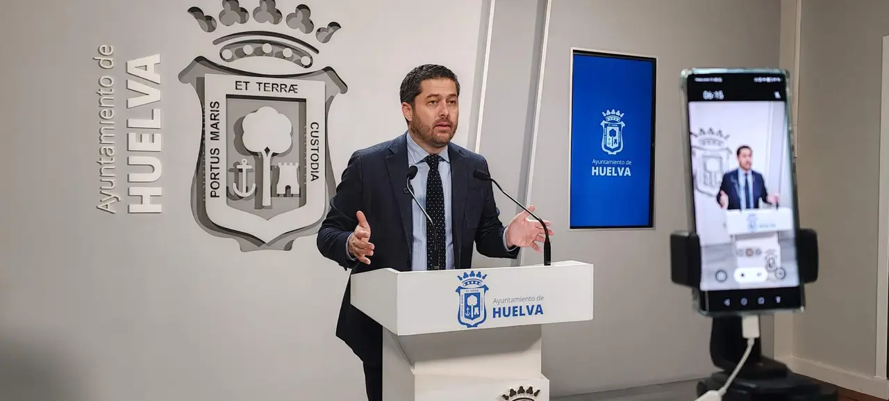 Francisco Baluffo en rueda de prensa