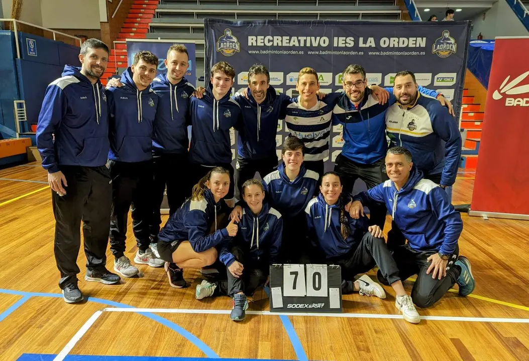 La plantilla del IES La Orden tras ganar el partido.