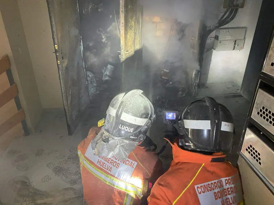 Bomberos durante el operativo