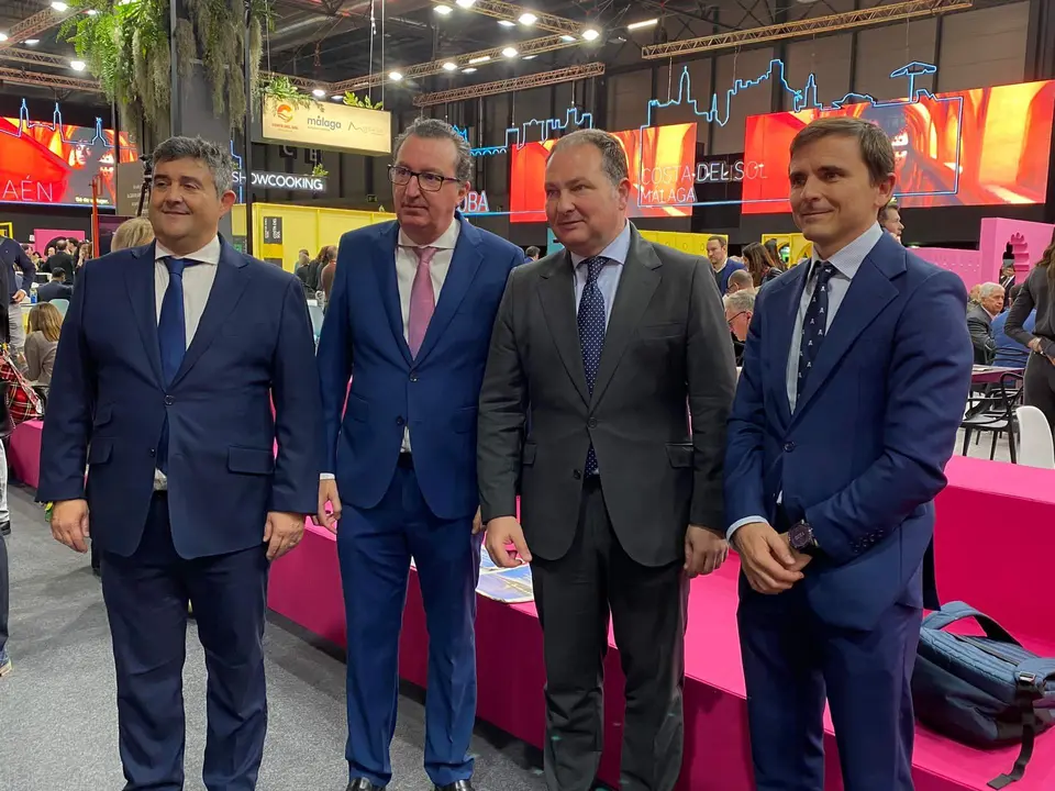 González, en FITUR, junto al presidente de la Diputación y el delegado del Gobierno andaluz