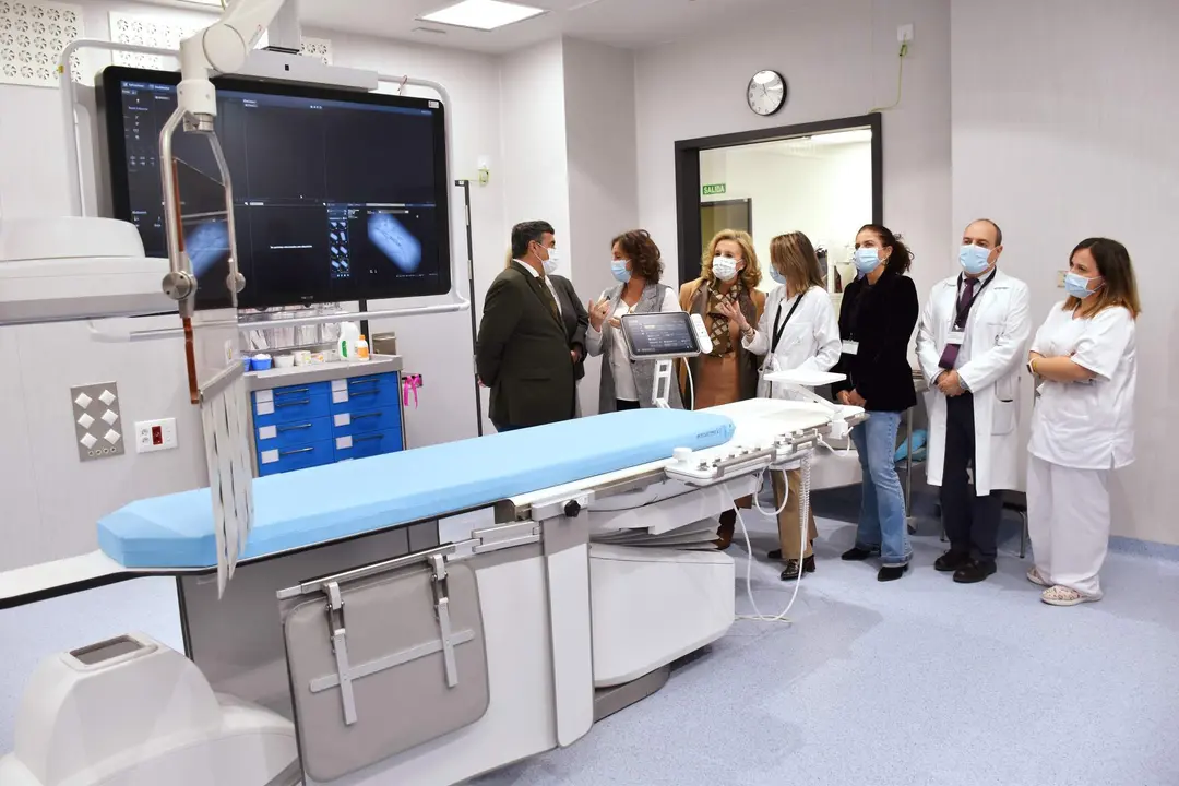 Visita de la consejera al Hospital Juan Ramón Jiménez