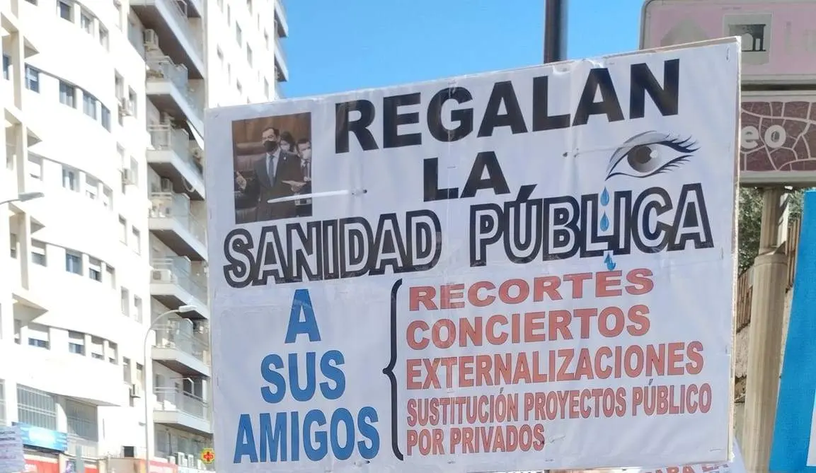 Cartel de protesta sanitaria