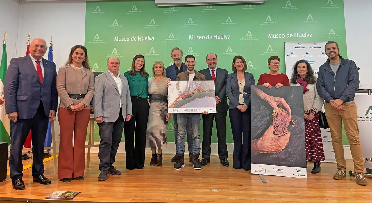 Foto de familia de la entrega del premio enCuadre