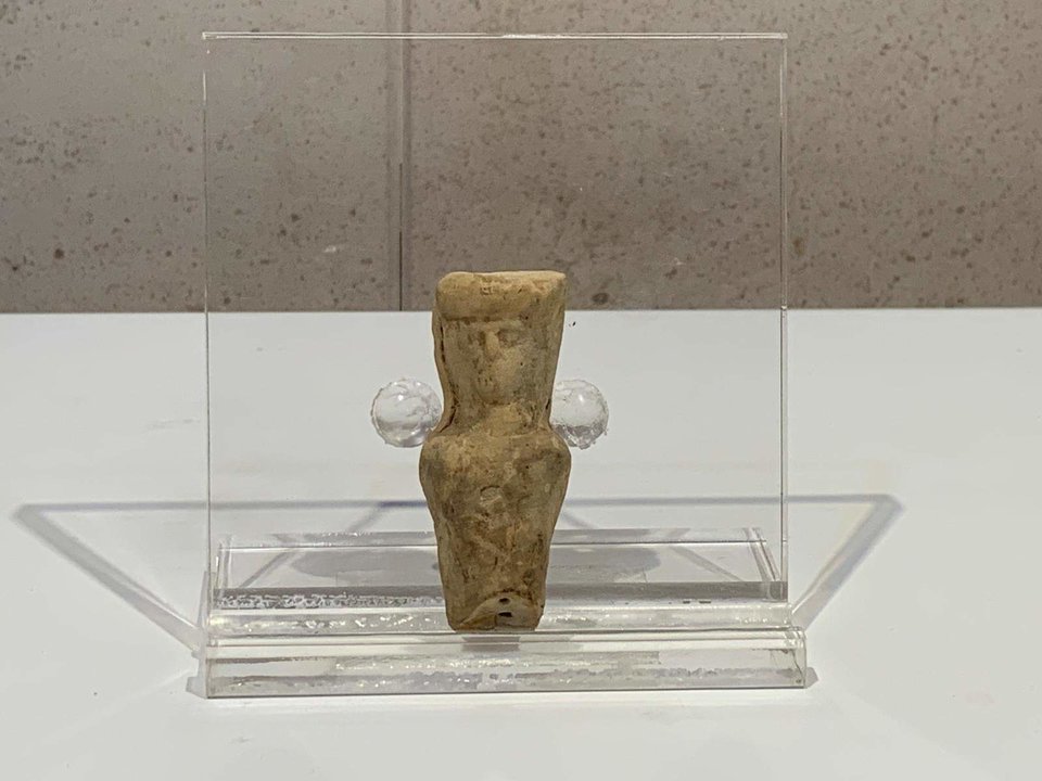 El milenario silbato turdetano se muestra ya en el Museo de Huelva