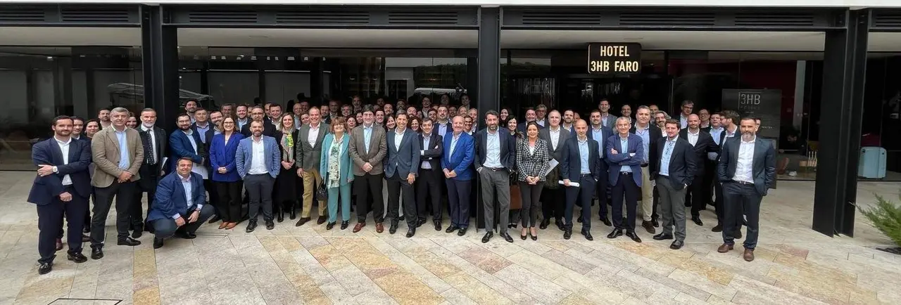 Foto de familia de los asistentes a estas jornadas de directivos en España y Portugal de Caja Rural del Sur