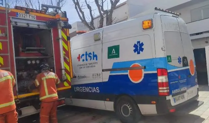 Bomberos y servicios sanitarios en un siniestro