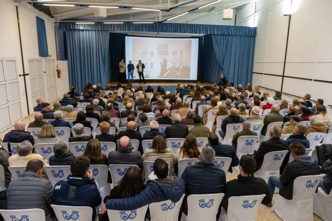 Documental Berrocal en su proyección en el pueblo