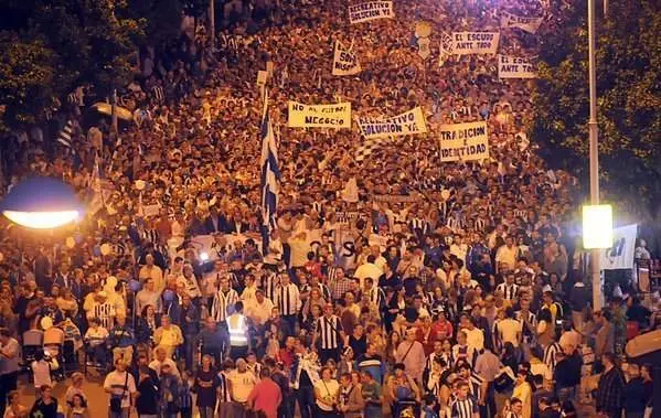 Manifestación previa a la expropiación del Recreativo de Huelva