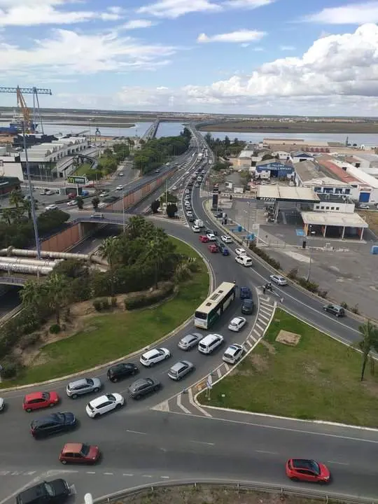 Atascos en el puente del Odiel