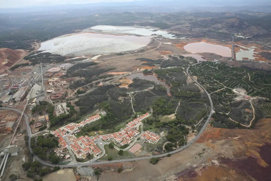 Panorámica de las enormes balsas de relaves de Riotinto