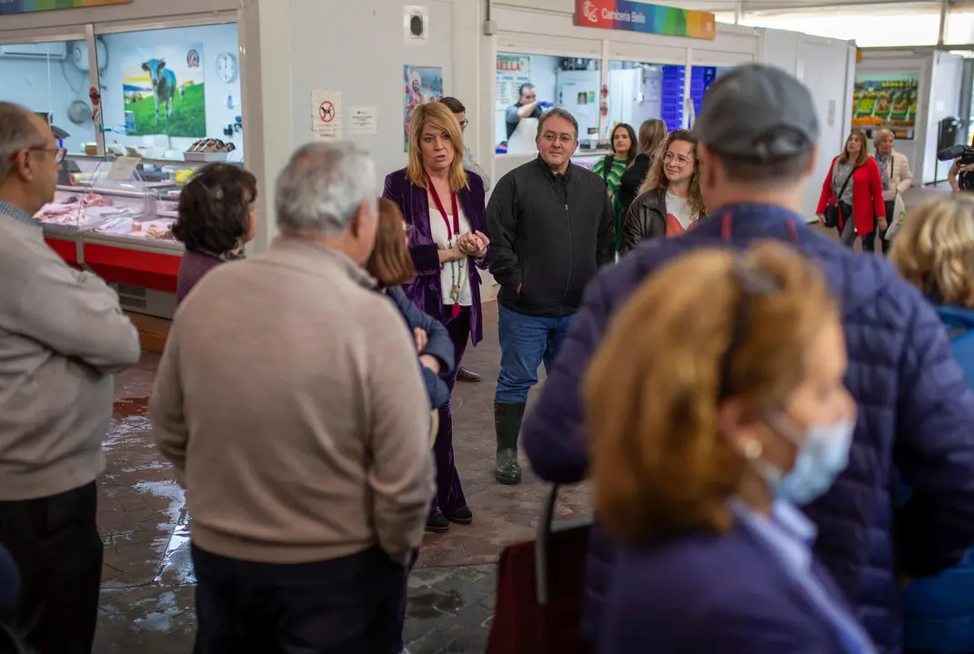 Visita de la alcaldesa y los Detallistas del mercado de San Sebastián en Huerta Mena