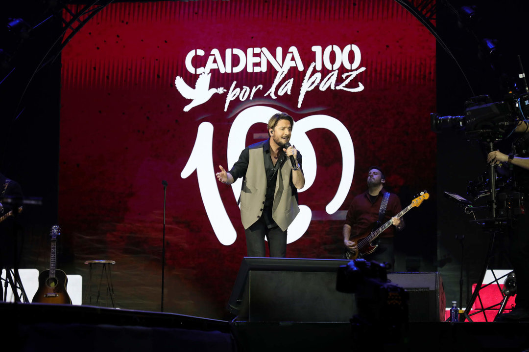 Concierto Cadena100 Por la Paz Manuel Carrasco