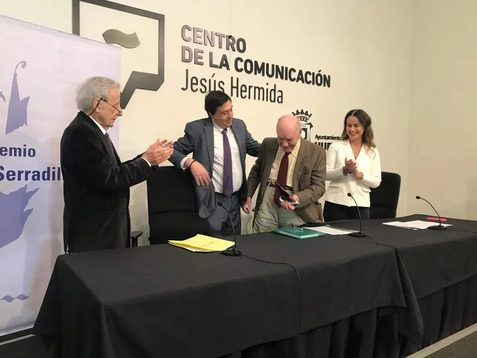 Vicente Quiroga recoge el Premio Ángel Serradilla