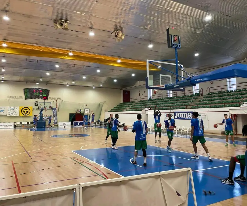 El Enrique Benítez calentando en Almansa.