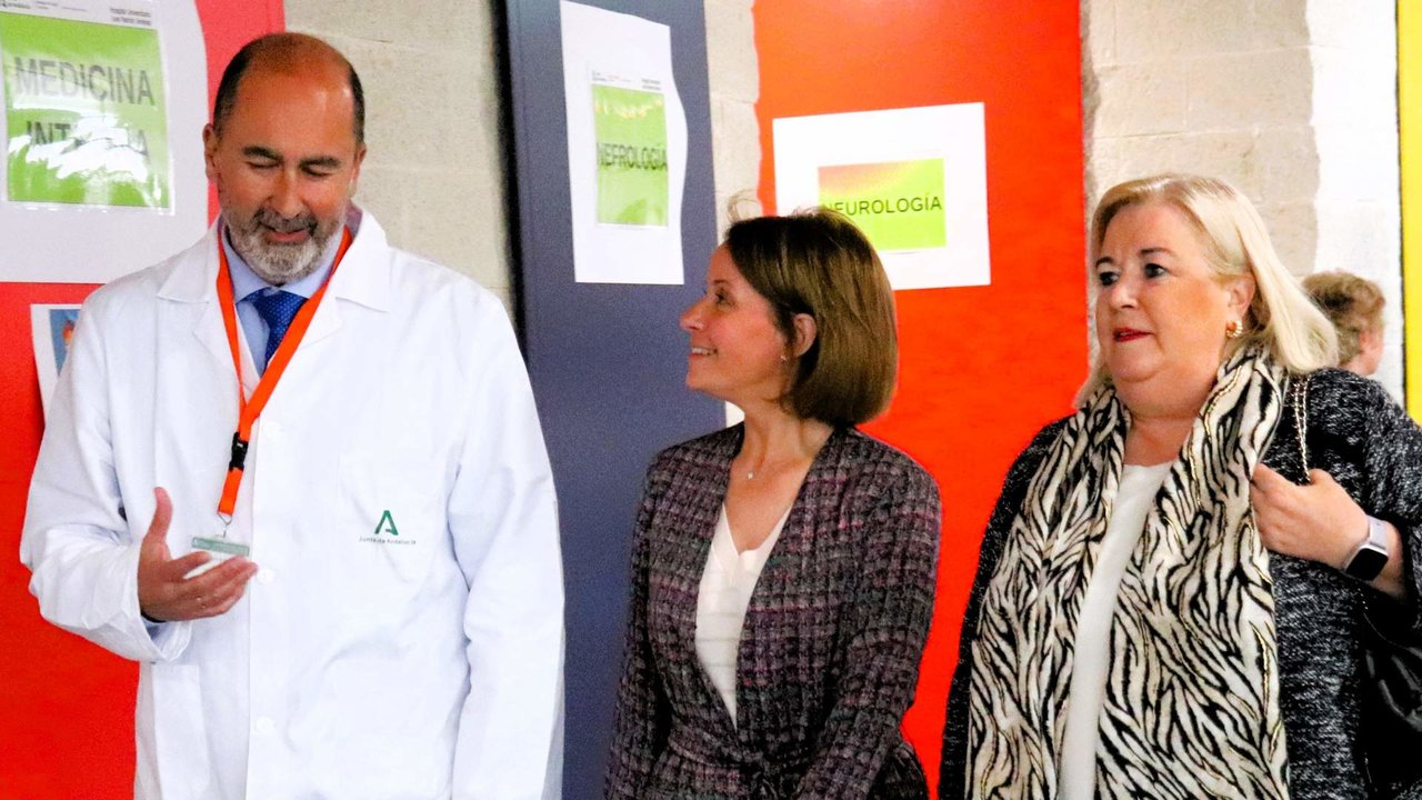 García de la Vega junto a responsables de SAS y Salud en Huelva