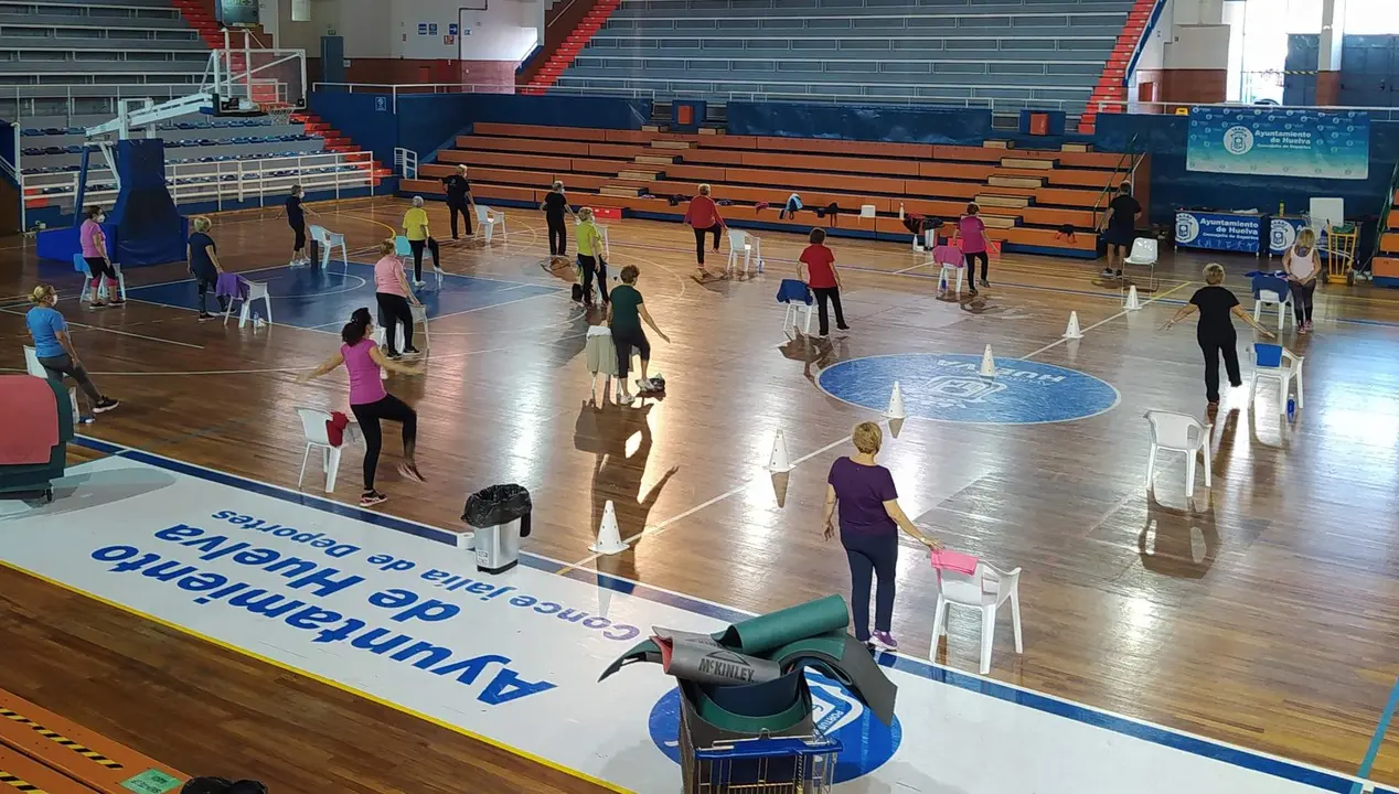 Clase deportiva en el Andrés Estrada