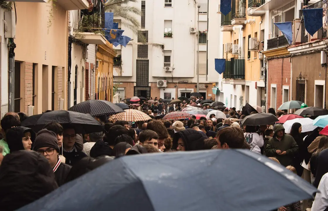 Procesiones con paraguas en HUelva capital