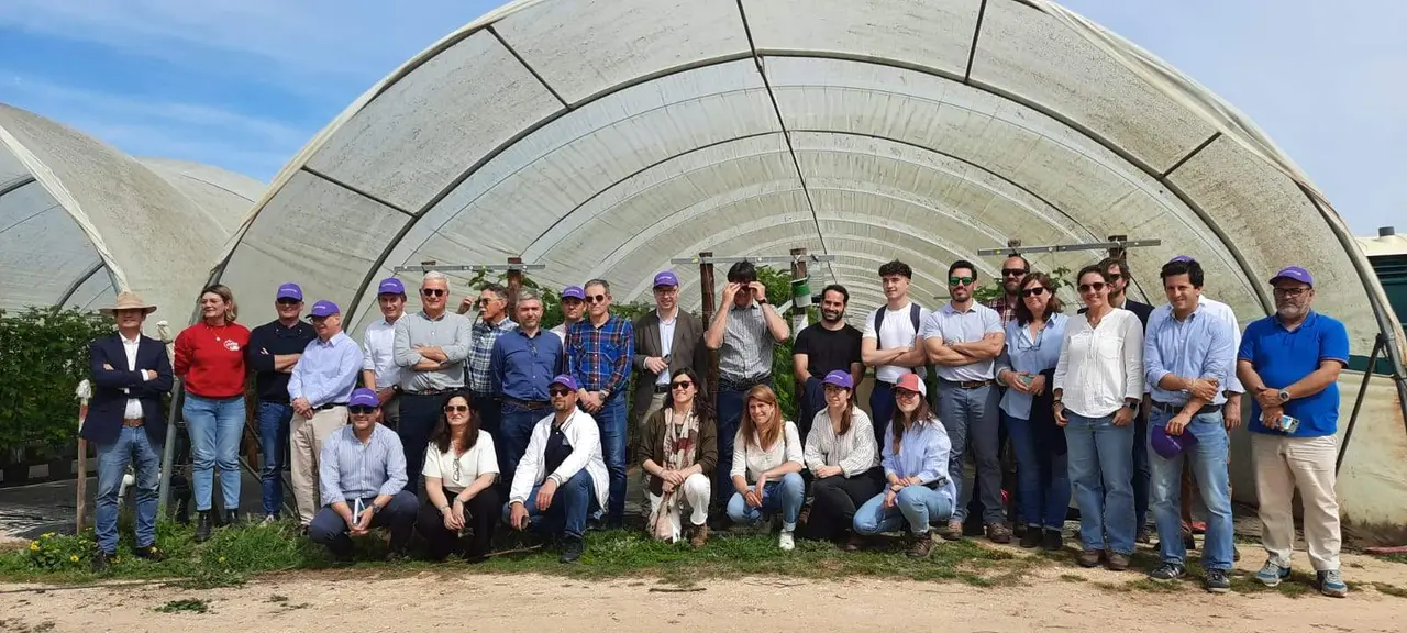 Integrantes del Grupo de la Fresa, en Portugal