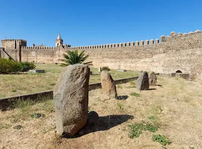 Cromlech en el interior de la Fortaleza de Sancho IV