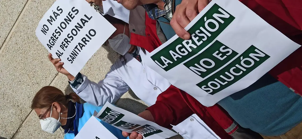 Protesta contra agresiones a personal sanitario