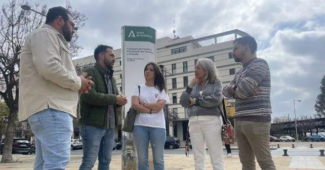 Javier Huete junto a otros integrantes del PSOE