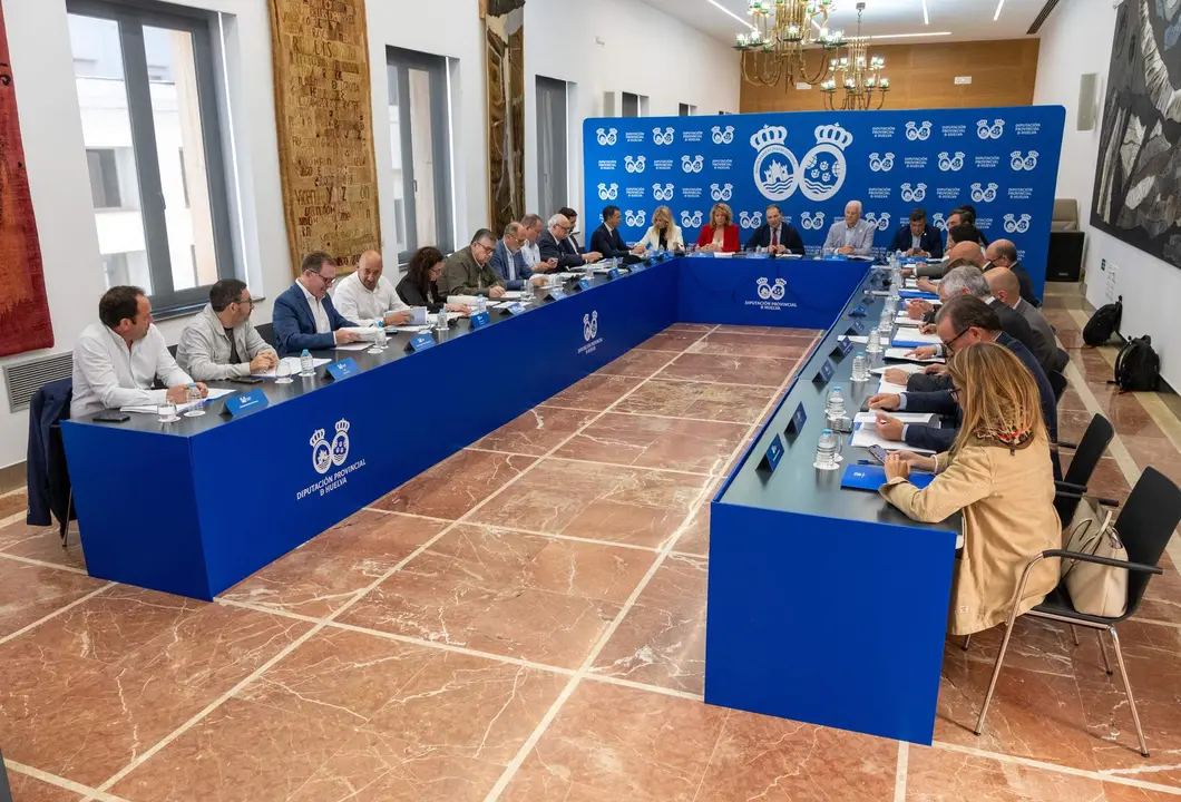 Mesa de la Comision por las infraestructuras